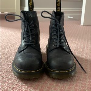 Navy Dr.Martens size 8.5! Great condition :)